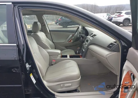 2011 Toyota Camry Xle z USA, uszkodzony, nr VIN 4T4BF3EK8BR147697